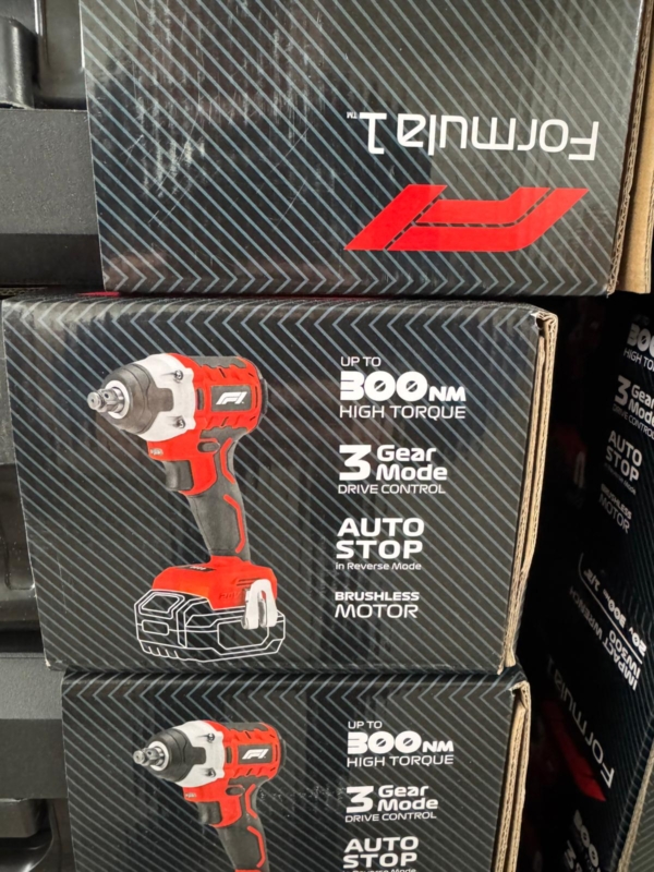 BOX – POLERKI FORMULA 1 – 4SZT 4038373002273 KLUCZE DO KÓŁ FORMULA 1 – 4SZT 4038373002259 Sugerowana cena detaliczna 8430zł P1 - Image 3