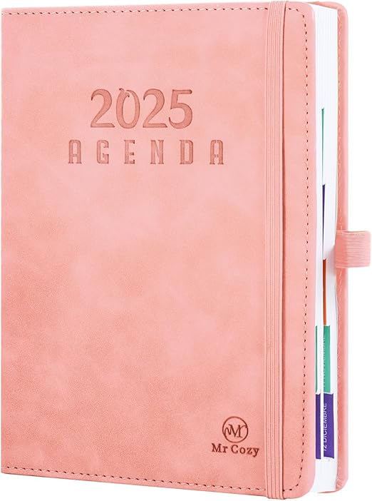 LPNRP013349222 - Kalendarz 2025 Dzienny - Kalendarz 2025 Tygodniowy - Planer Roczny 2025 2026 - z Elastycznym Zapięciem, Uchwytem na Długopis i Zakładką - 21 x 14,8 cm - 152 Strony 304 Strony - Różowy - A34